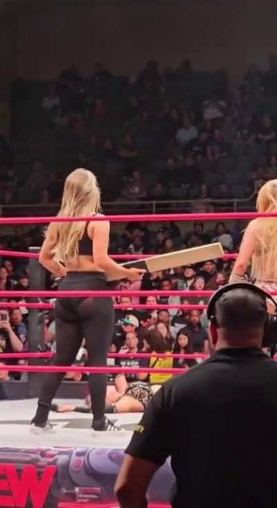 Nice and slow still of Anna Jay's black see-through leggings from some months ago 🖤