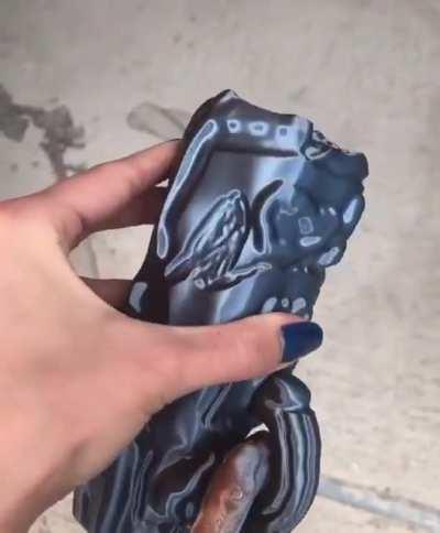 Dear friends, any clue on which filament is used there ? This iridescent property is just sublime_____ thank you in advance !!