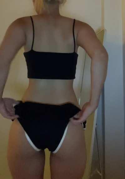 Trying my best to convince you to fuck me 😈🎃