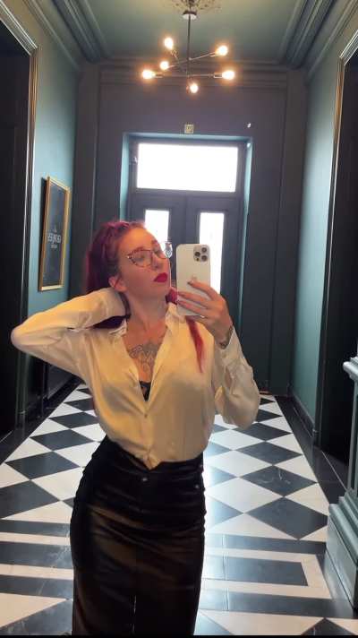 Mommy wears an leather skirt