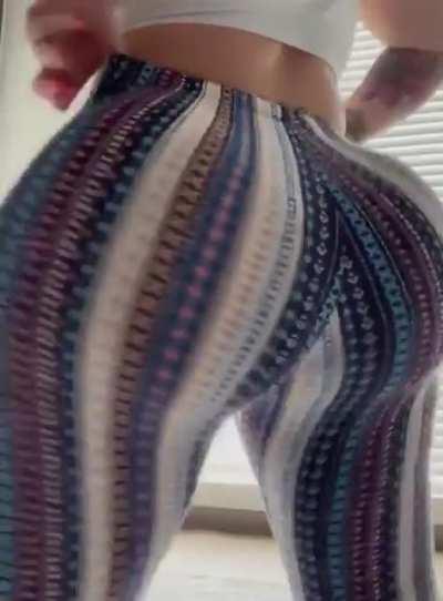 This the one so thick and jiggly. Follow me asap