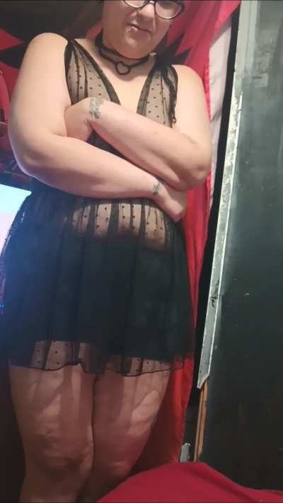 Tatted chubby MILF and I love to roleplay 😁