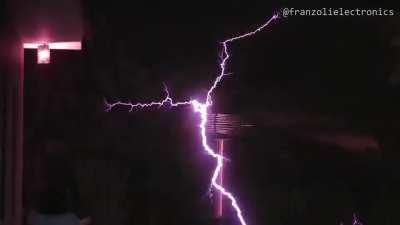 7 Nation Army on Tesla Coils - By Franzoli Electronics