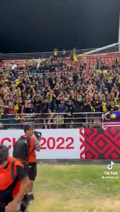 The traveling Malaysian Ultras thanking the Thai football team