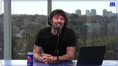 El novio de Lali Esposito le contestó a todos los ambientalistas que lo corrieron por coincidir con El Gordo Dan. 