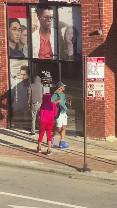 Attempting to loot on the north side now. Lincoln Park near DePaul