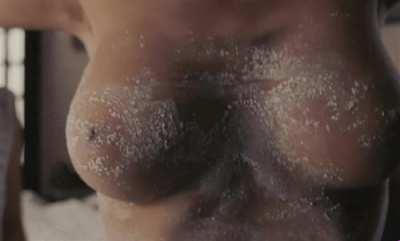 Salma’s sandy treasures in “Frida”