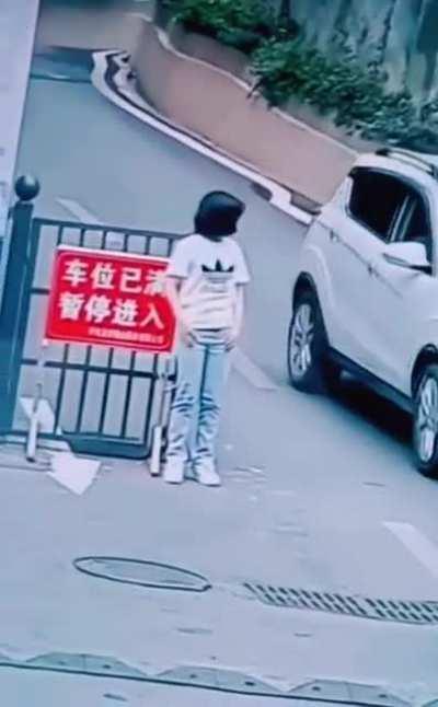 Resting on an automatic door