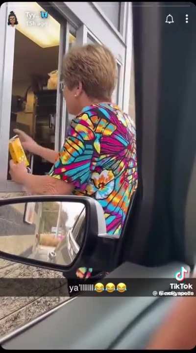 Boomer karen crashes out over McDonald's pie