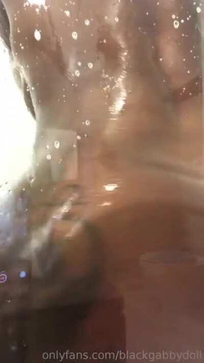 Join me in the shower 🍆💦