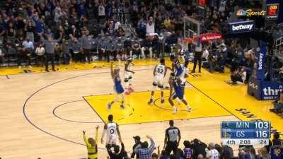 [Highlight] Andrew Wiggins dunks over KAT late in the 4th quarter