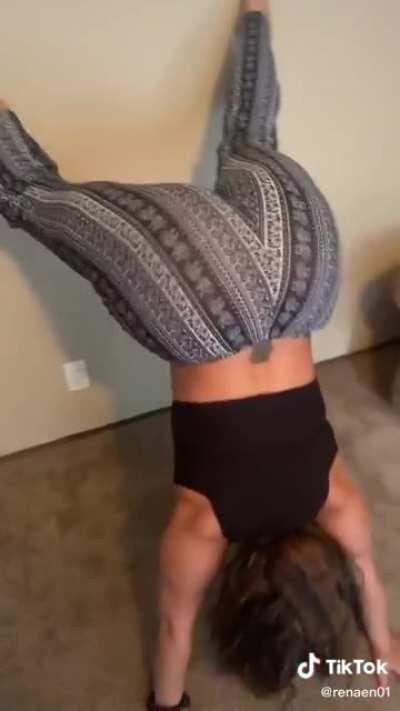 Windmill Twerk Is New To Me 🤤😍🤌🏼