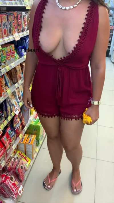 Supermarket titty flashing dare completed with success 