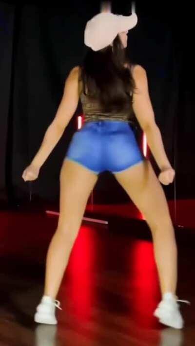 Oh Damm see that Shakes - Nora Fatehi