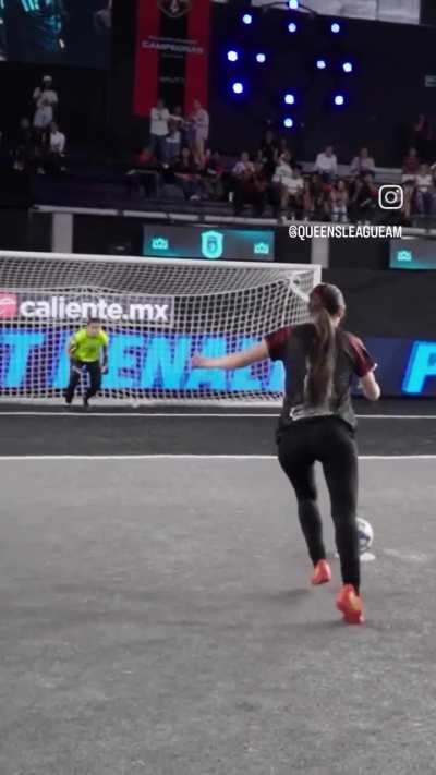 Bueno otro penal fallado, pero al menos se le ve el culo 🔥