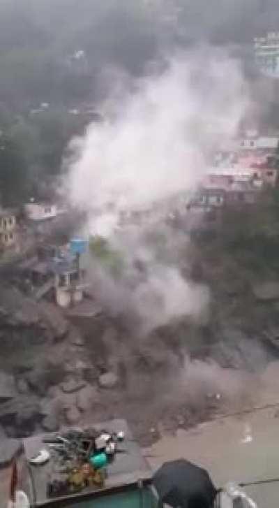 Breaking News Cloudburst in Devprayag, Uttrakhand. Many houses including ITI building washed away in the river Ganga.( Alaknanda+ Bhagirathi) SDRF teams on the way.