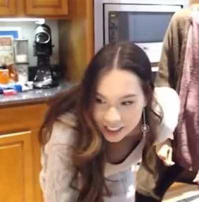 Jodi leaning forward 🥵