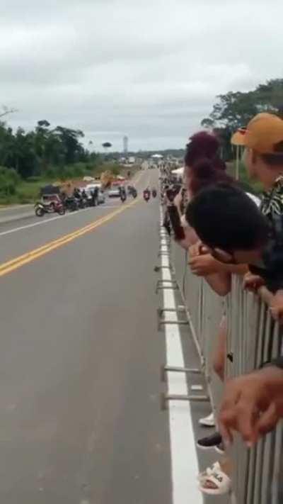 Bolsonaro no corte de giro, que se foda