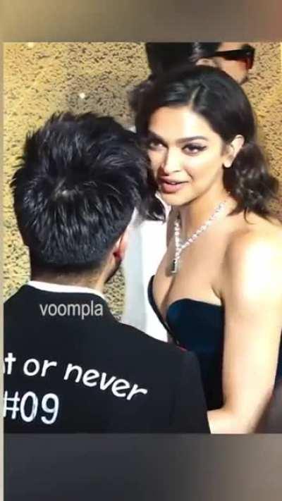 Cleavage Queen Cumdevi Deepika Padukone bouncing boobs!😜✊💦💦💋💦