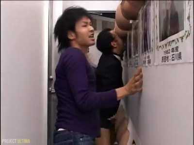 Gallery visit doesn’t end well...