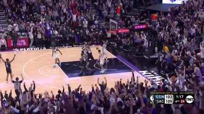 [Highlight] Davion Mitchell hits the dagger 3 to effectively ice game 2