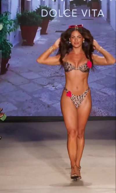 Kayla Fitzgerald - Axil Swim, Miami 2024 (2 walks)