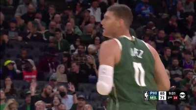 [Highlight] 7 footers trading 3s (with replay)