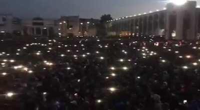 beyler Kırgızistanda darbe mi oluyo bu ne, bi de indirme botunu çağırsanıza