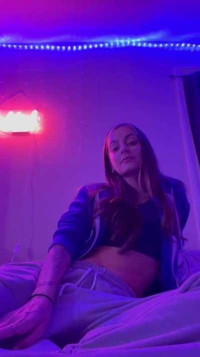 Rate my feet 🦶🏼 wait for the sock removal 🫶🏼👸🏻