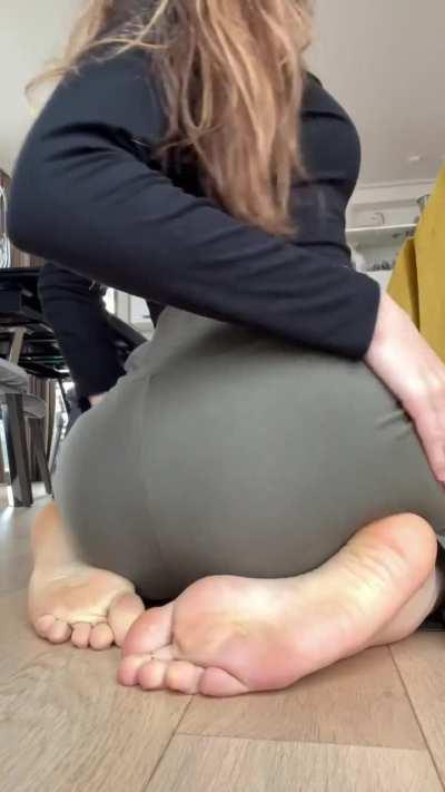 You know what day it is 😏🍑