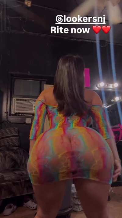 god DAMN that ass. Got me seeing all the colours of the BBL