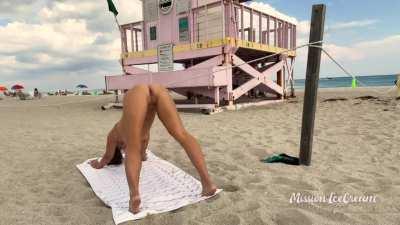 Beach GIF by mission_icecream