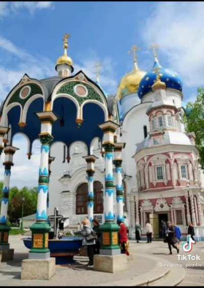 Beautiful churches of Ukraine 🇺🇦. Tell us who all want to visit Ukraine after the war. 💙💛