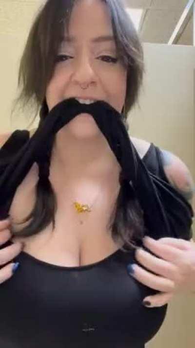 Sneak flash 🥰😘