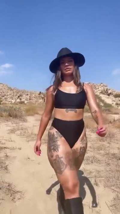 Lolo walking in the desert 🤠