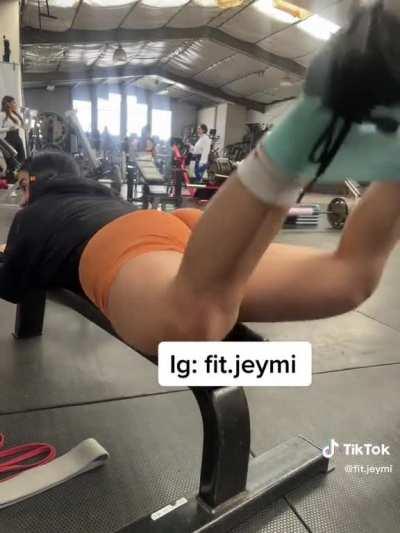 Jeyms Brenda (@fit.jeymi)