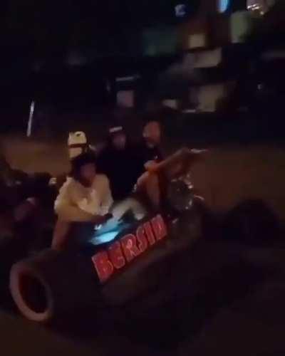 Toma mi mano y escapemos de Linares juntos