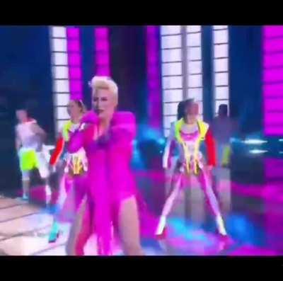 Broj novozarazenih: *raste* stozer: