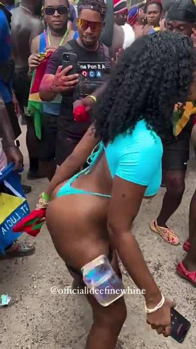 She was slaying at this Jouvert @official.deefinewhine