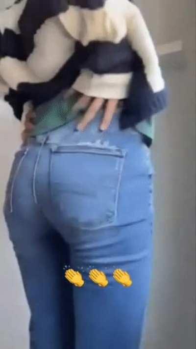 Jenna Ortega ass