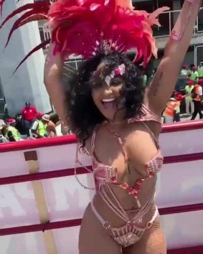Shenseea showing off at the carnival