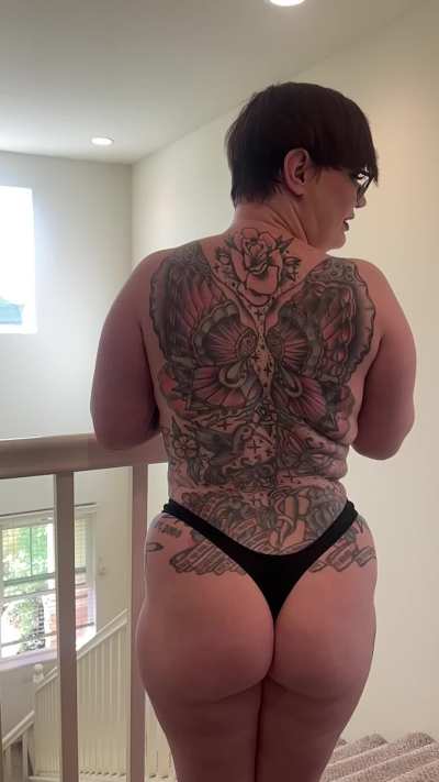 An alt girl with some jiggle