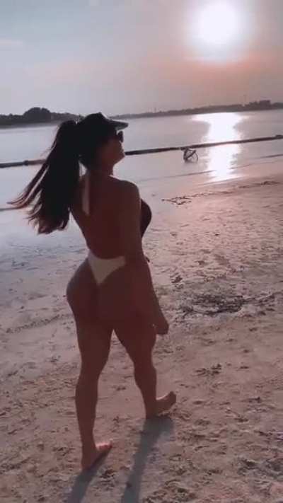 Juliana Salimeni - @jujusalimeni 