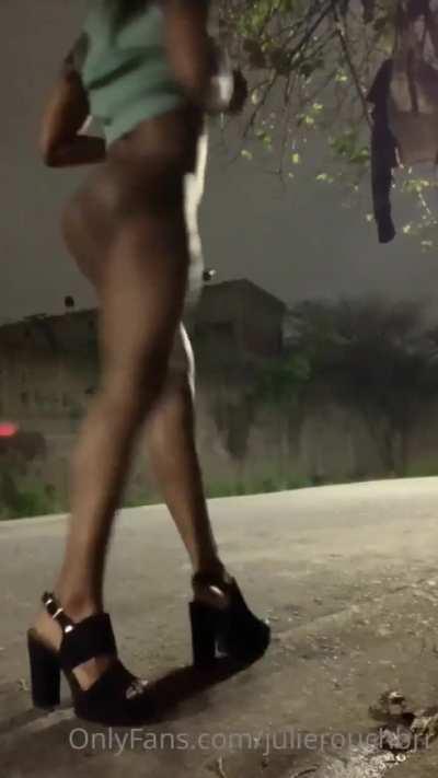 Sexy Brazilian tranny outside  🍑🍆 telegram link below ⬇️