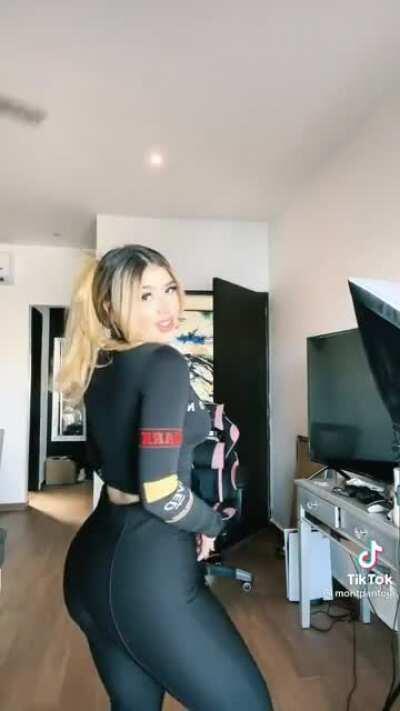 Esta putita también tiene lo suyo, ¿alguie ya le dedicó una?