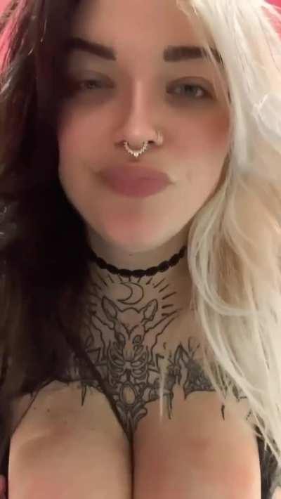 Ask me anything or just say hi. I'll respond to ALL comments😊