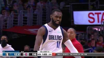 [Highlight] Tim Hardaway Jr drains the three to give the Mavs a 7 point lead