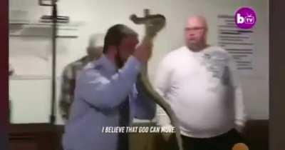Pastor forces deadly rattlesnake to bite him while preaching the gospel in church.