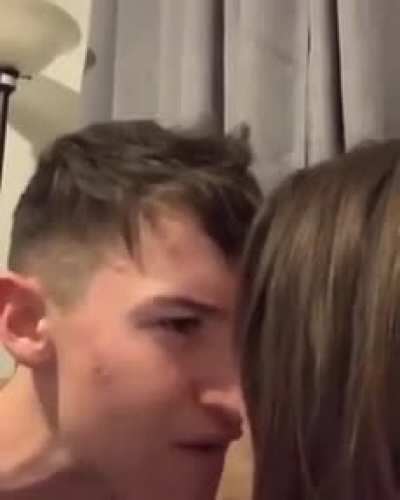 How MXR argues to Jennie when they don't agree on what food to get.