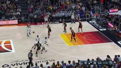 [Highlight] Warriors put Gobert in screen action 3 straight times and score 3 straight times